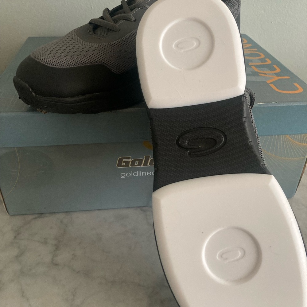 Goldline women’s G-50 Cyclone Curling shoes size 10.   New in the box